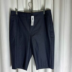 Chico’s So Slimming denim short Size 2.5